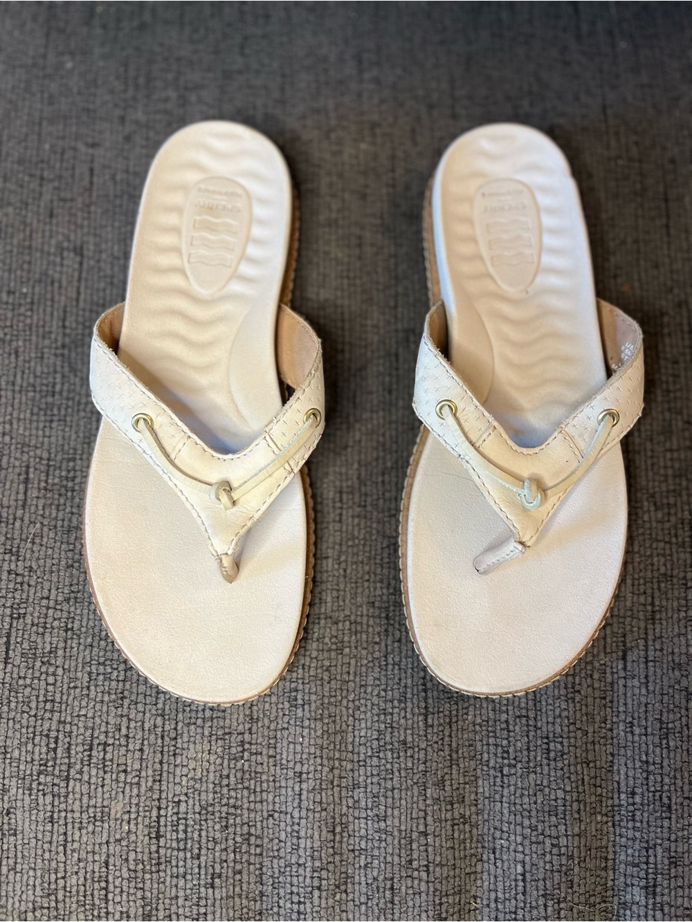 Sperry Ivory Waveside PLUSHWAVE™ Leather Thong Women’s 6.5 Sandals